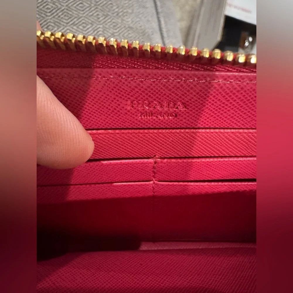 Prada - Saffiano Leather Pink (Peonia) Bow Detail Zippered Wallet - EXCELLENT - Picture 4 of 15